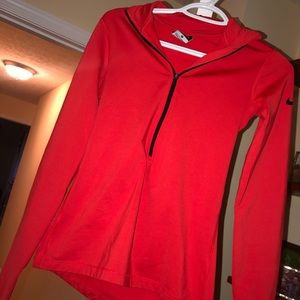 SIZE SMALL NIKE HALF ZIP
